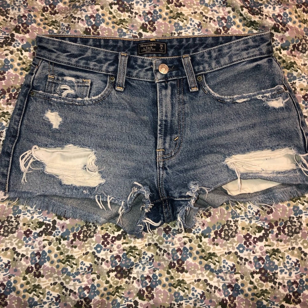 A&F Low rise denim shorts!